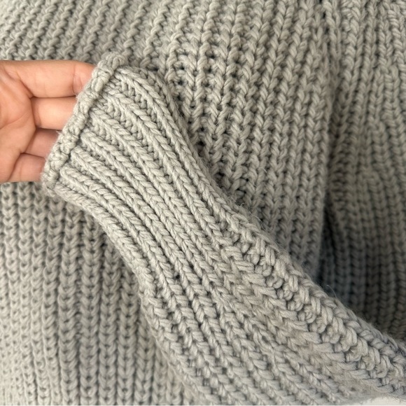 H&M Grey Knit Cropped Long Sleeve Turtleneck Sweater - Picture 5 of 9